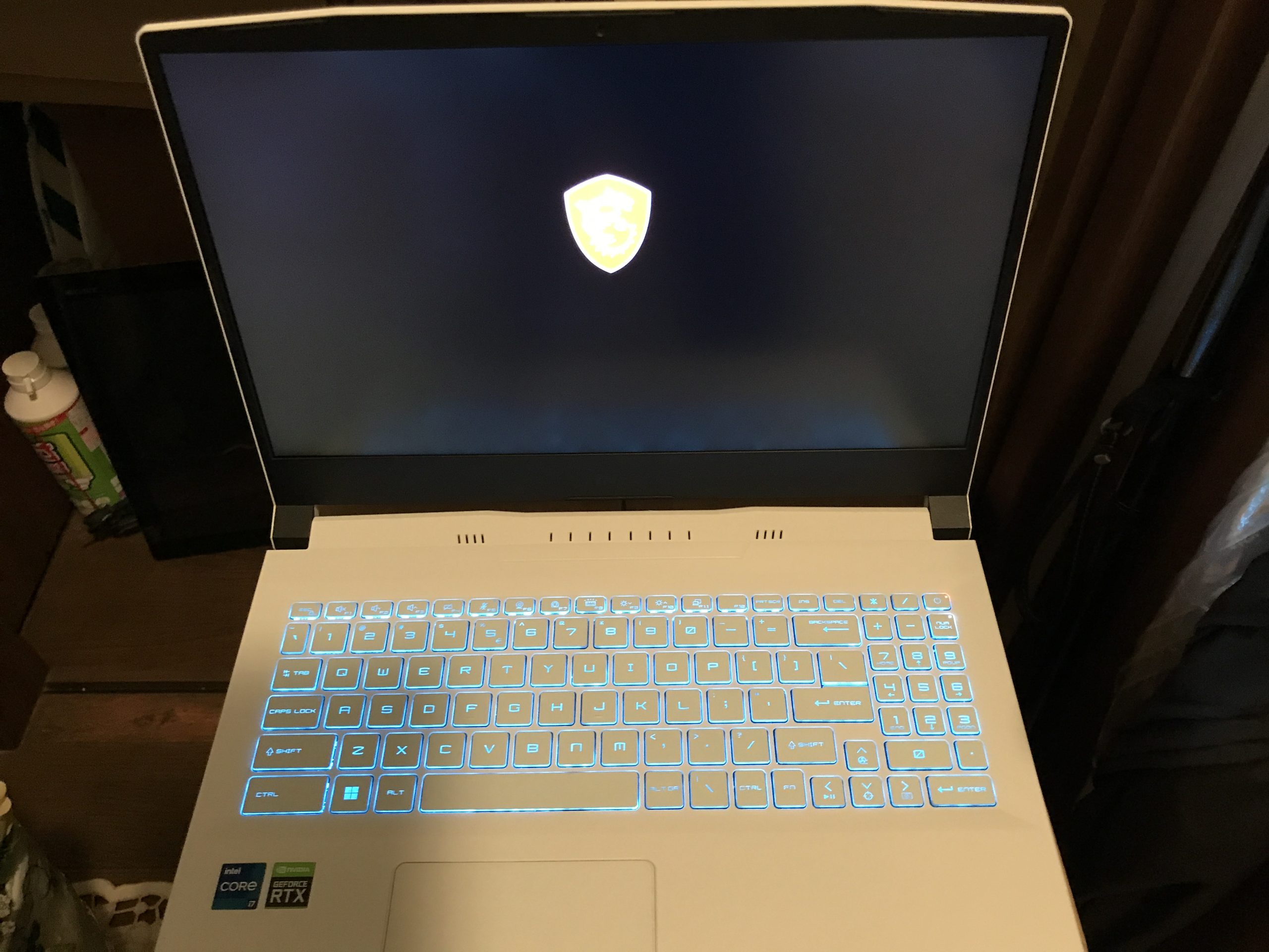 液晶モニターとヒンジの破損修理