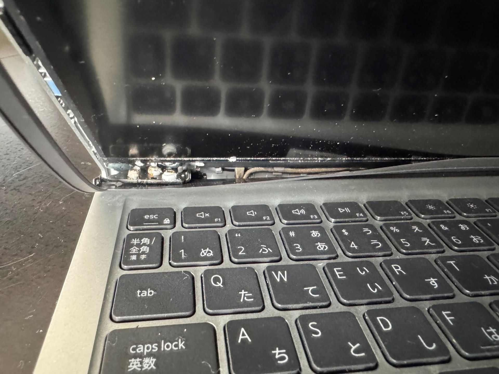 DELL製ノートInspiron 15液晶パネル及びヒンジ破損修理